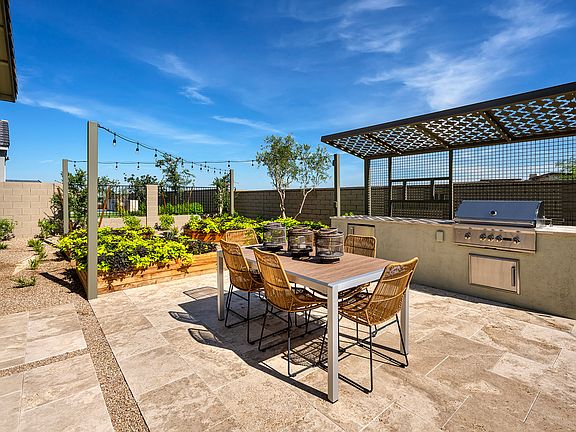 Knoll Model Backyard