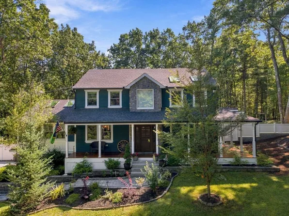 62 Raddin Rd, Groton, MA 01450