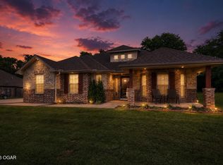 1113 Chesterfield Dr, Webb City, MO 64870