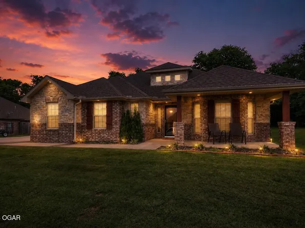 1113 Chesterfield Dr, Webb City, MO 64870
