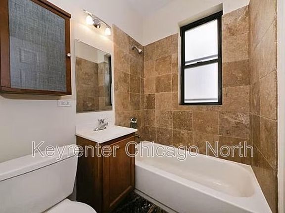 4th image of 907 W Cornelia Ave APT 3N