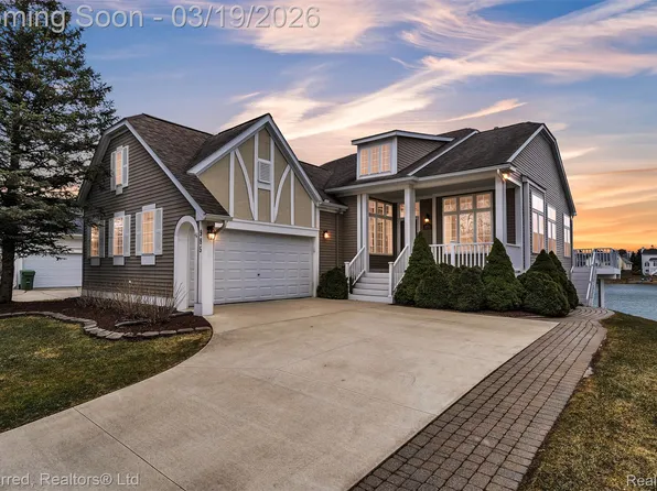 985 Watersedge Ct, Oxford, MI 48371