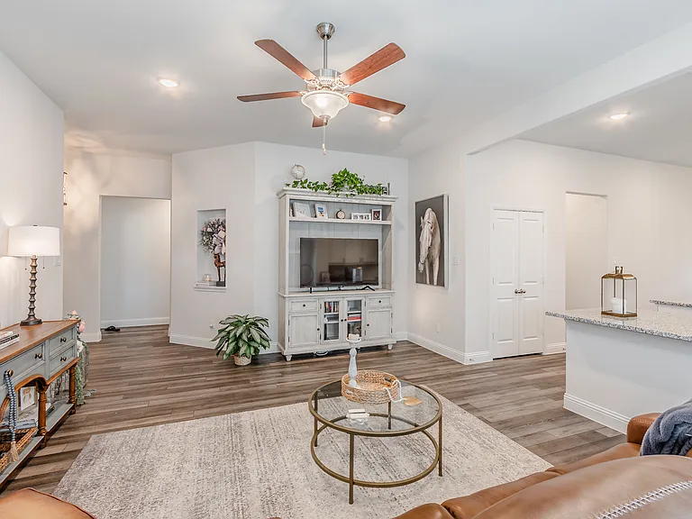 227 Hawthorn Dr — Photo 10
