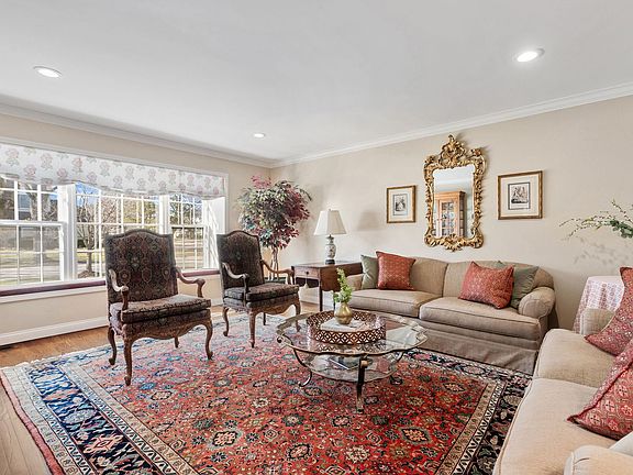 5th image of 1319 Christina Ln