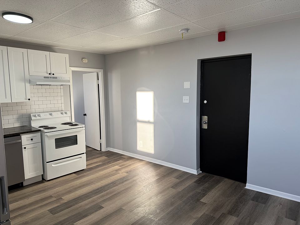 Entry to living kitchen