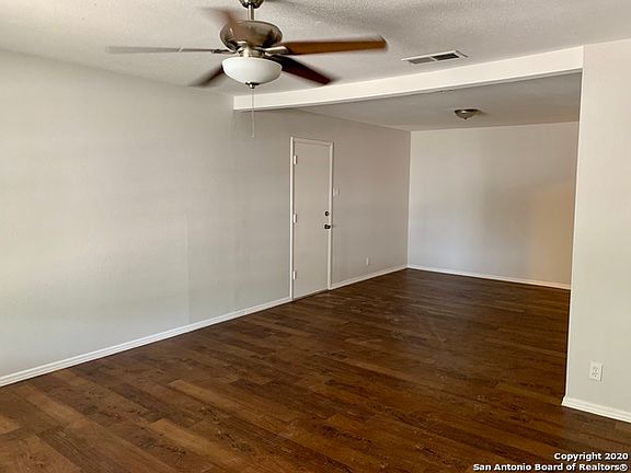 3rd image of 127 Shadow Valley Dr