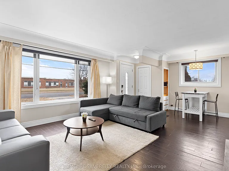 298 Barton St — Photo 7