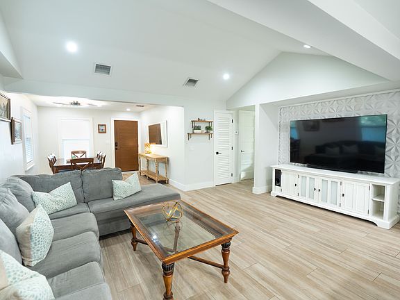 3rd image of 2116 Fogarty Ave