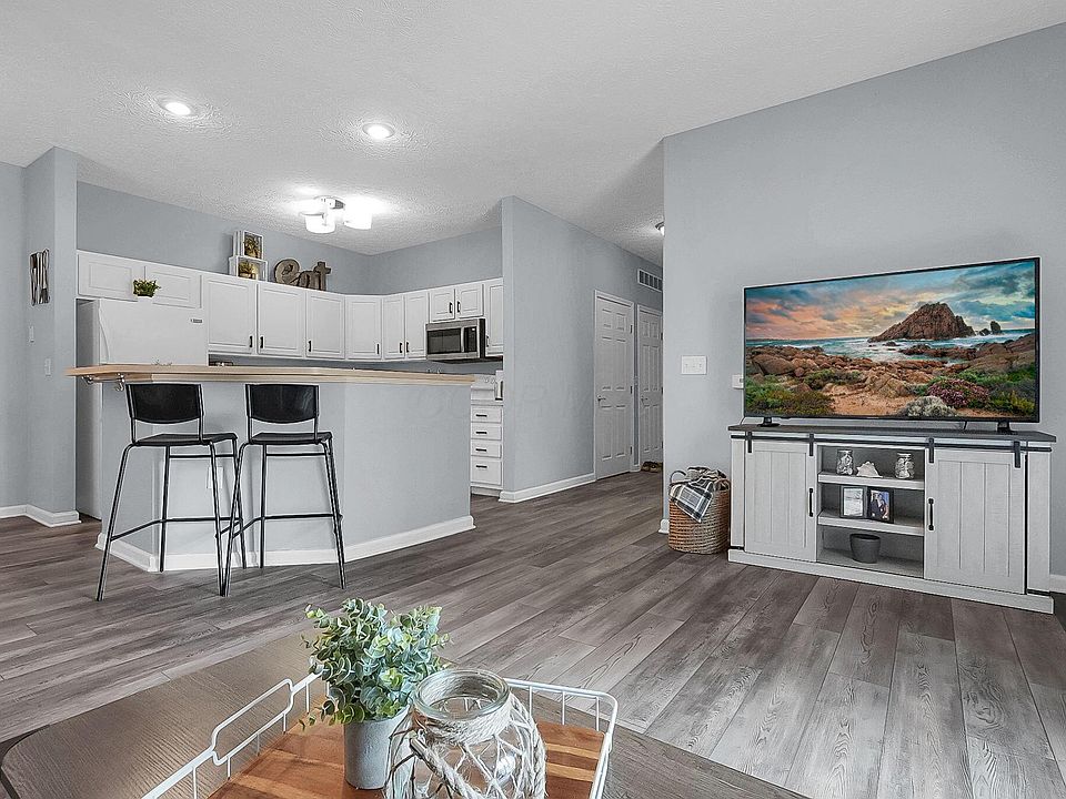 1st image of 6220 Harbour Pointe Unit 101