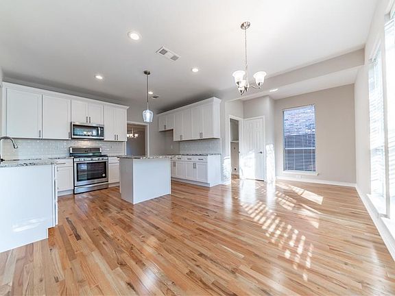 3rd image of 5915 Spring Hill Dr