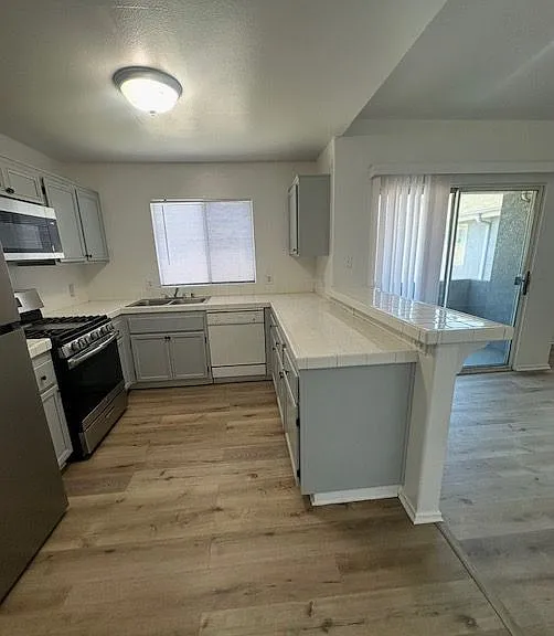6545 Fulton Ave #206 — Photo 4