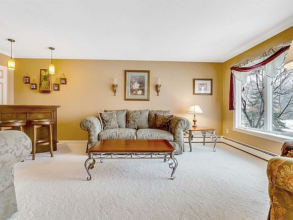 4th image of 4 Eliot Dr