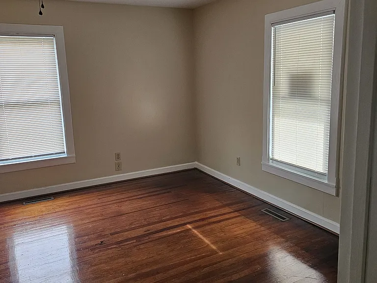 559 Bruton Dr NW — Photo 6