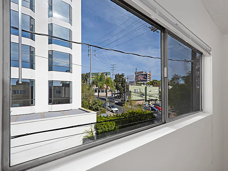 Ten Eleven Palm Avenue — Photo 27