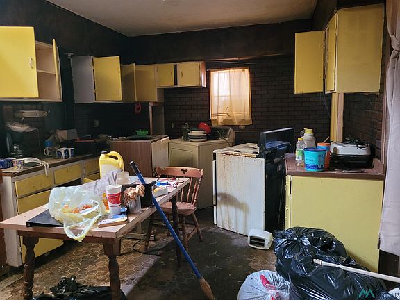 5th image of 310 Martinez St