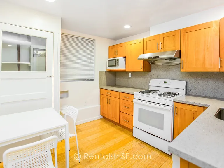 1666 Lombard St #D — Photo 2
