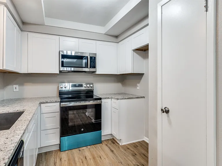 2925 Elsinor Dr — Photo 7