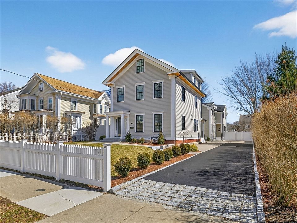 1st image of 165 Franklin St #165