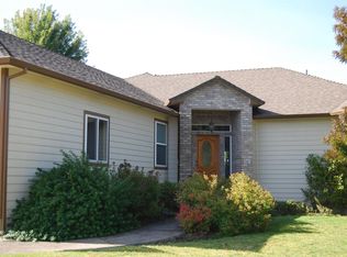 827 Ridgeway Ave, Central Point, OR 97502