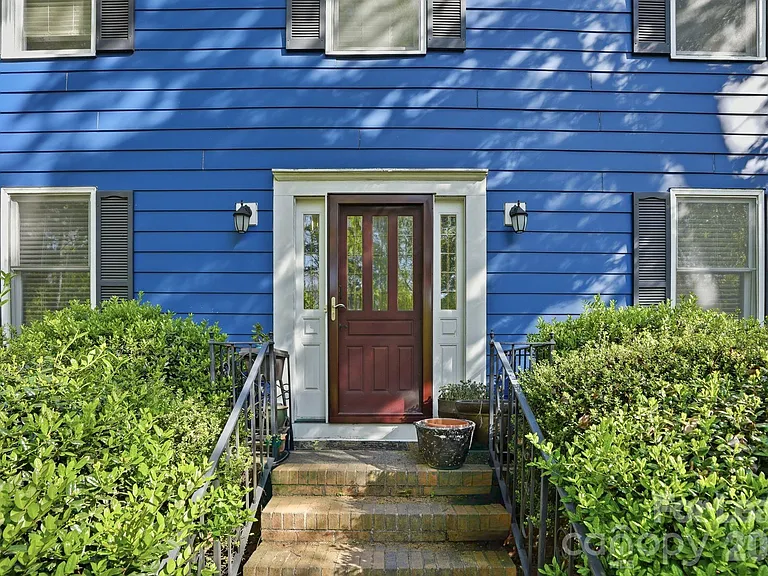 301 Sardis Rd N — Photo 3