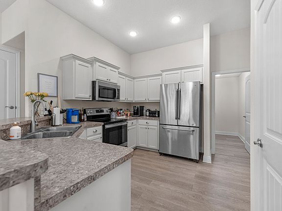 5th image of 490 Evening Falls Dr
