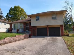 8601 Maple Ave, Raytown, MO 64138