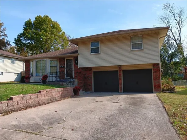 8601 Maple Ave, Raytown, MO 64138