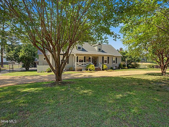 3rd image of 902 Rollingwood Drive NW