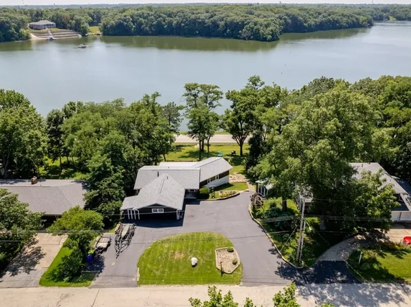 3117 Lake Bluff Dr, Decatur, IL 62521