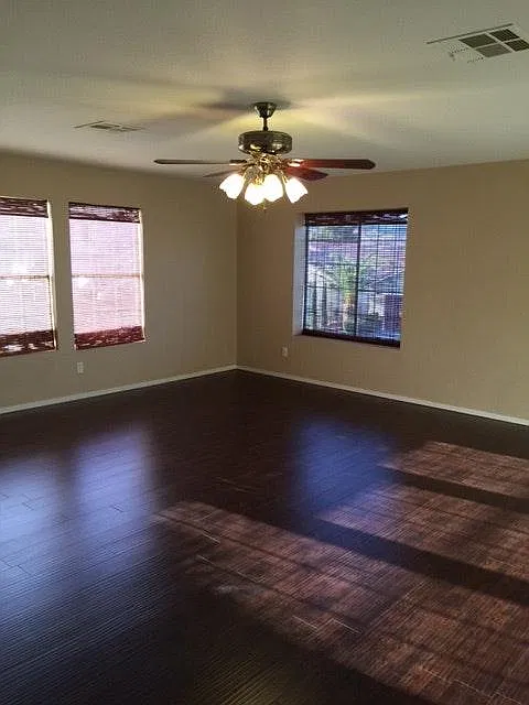 4 bed, 2.5 bath, 2094 sqft, $1,950 — Photo 3