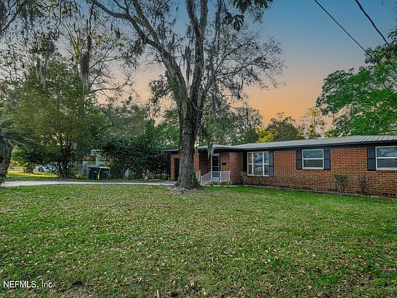 3rd image of 8713 EMERALD ISLE Circle S