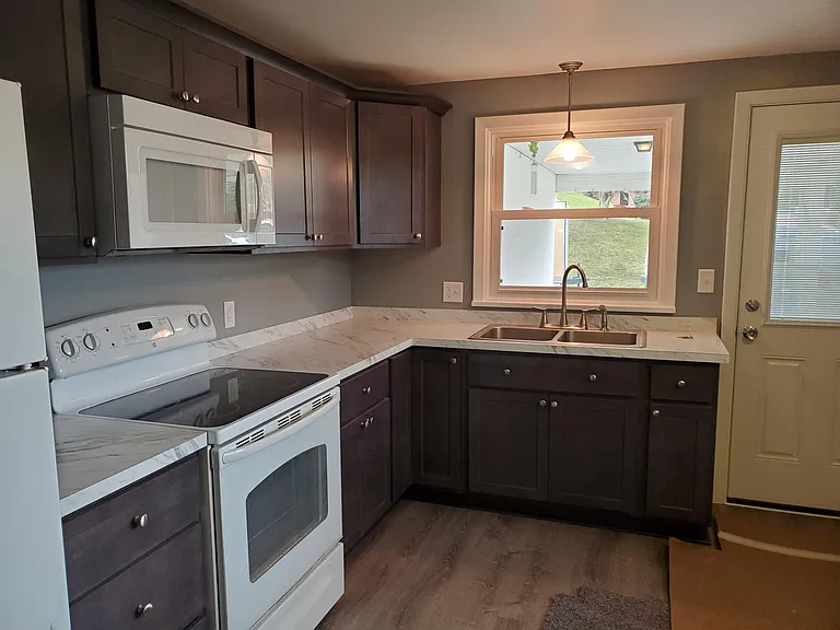 1900 Deerwood Cir SE #B — Photo 6