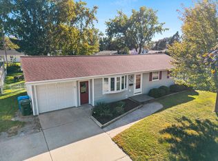 923 Amhart Dr, De Pere, WI 54115