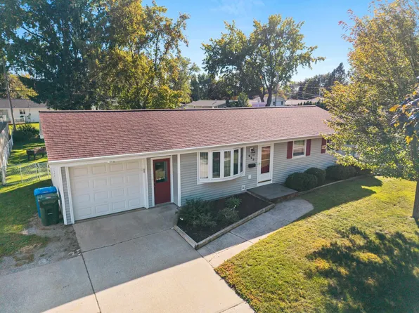 923 Amhart Dr, De Pere, WI 54115