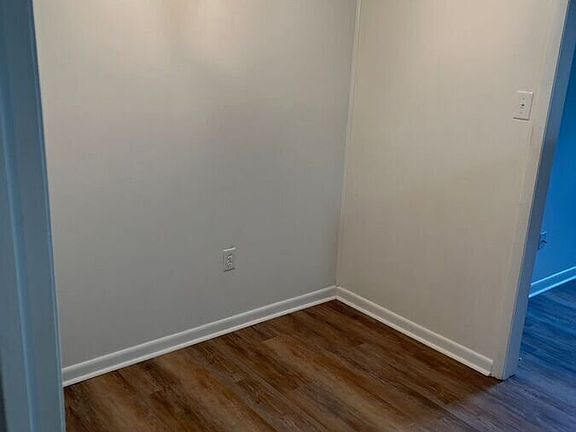 4th image of 405 Allison Ave SW #4