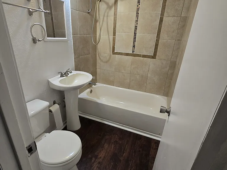 179 Sharon St — Photo 3