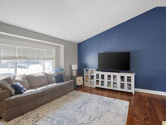 4th image of 2920 Leawood Dr