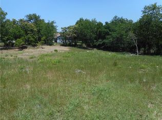 823 Givens Ln, Taylor, TX 76574