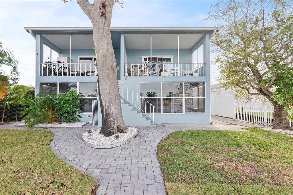 1 bed, 1.0 bath, 850 sqft, $1,900 — Photo 1
