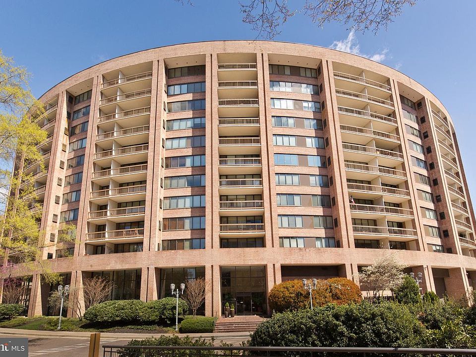 1st image of 1805 Crystal Dr APT 810S