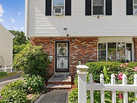 3rd image of 70 Crescent Ln