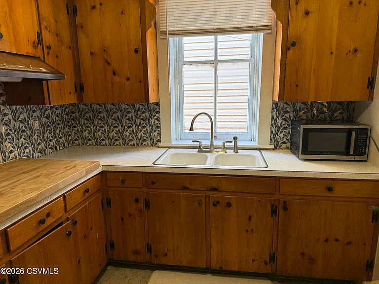 314B East St — Photo 2