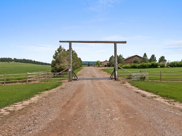 2096 Skull Creek Rd, Four Corners, WY 82715