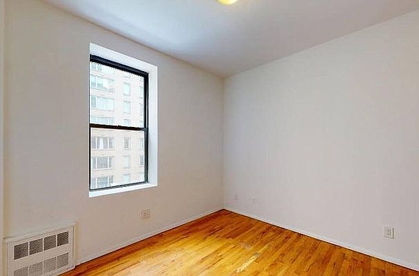1st image of 1297 Lexington Ave APT 11
