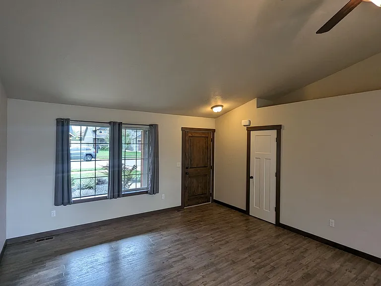 2537 N Lehigh Ct — Photo 5