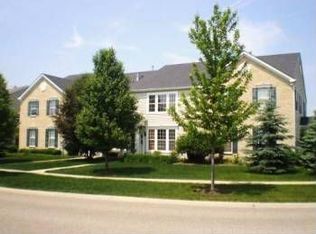 326 S Litchfield Dr, Round Lake, IL 60073