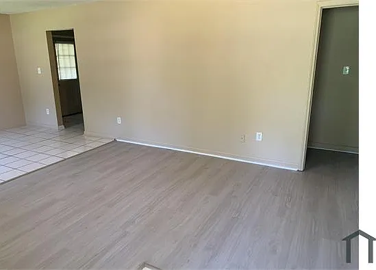 3 bed, 1100 sqft, $1,500 — Photo 2