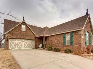 2105 E Finch St, Ozark, MO 65721
