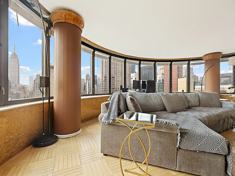 330 E 38th St #35D — Photo 1
