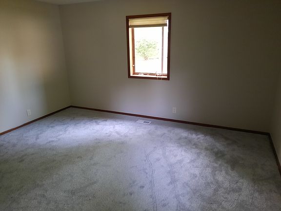 4th image of 618 Molly Mall